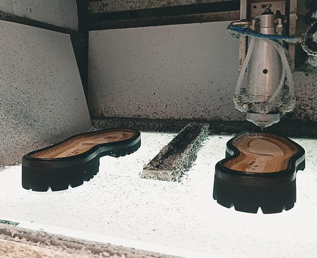 Applicazione adesivo